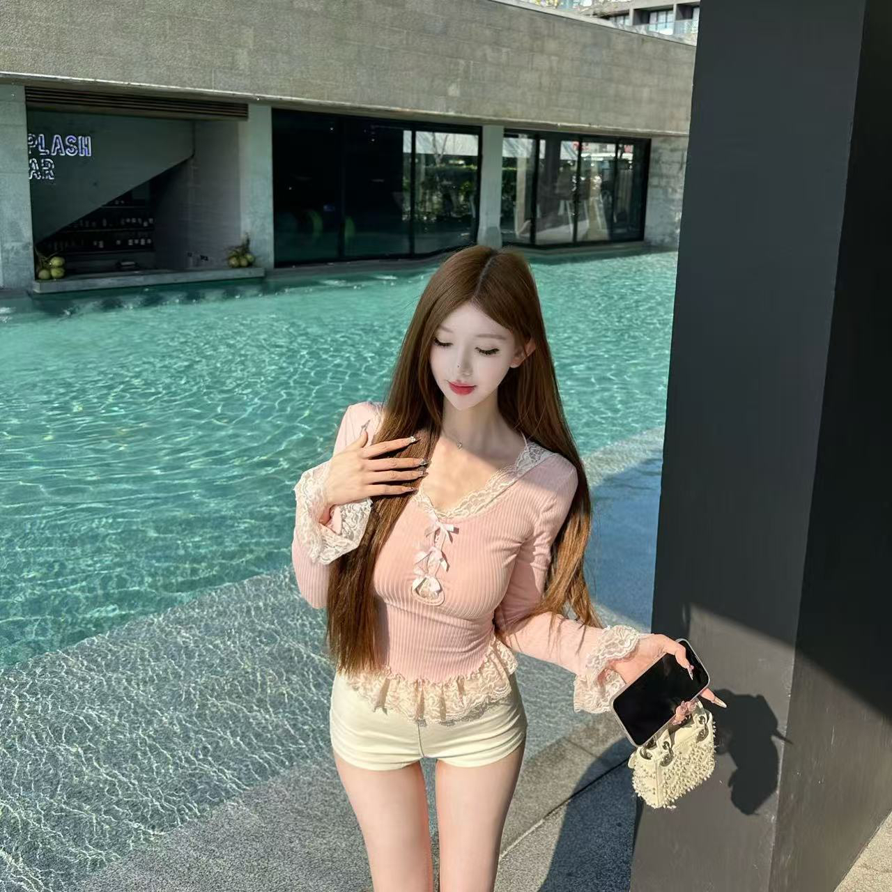 素铂舟舟【欲感拿捏】背后蝴蝶设计感蕾丝花边镂空上衣