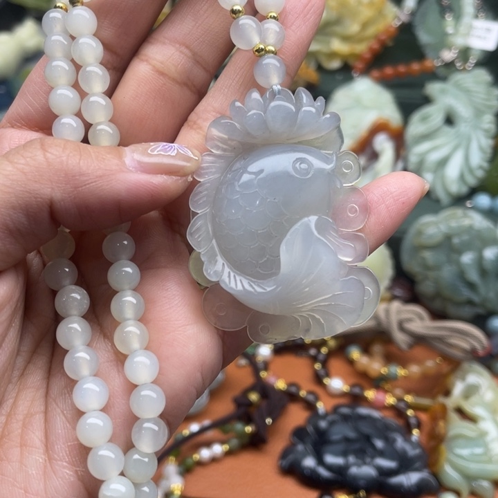 蛇纹石玉吊坠合金