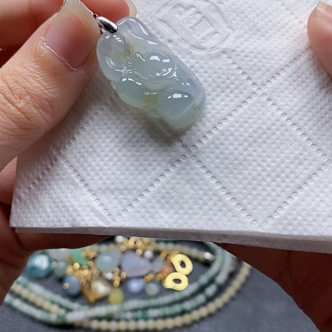 翡翠颈饰未镶嵌闪