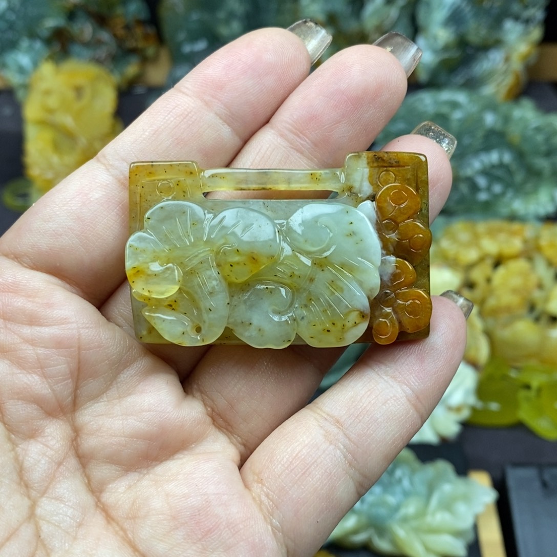 蛇纹石玉未镶嵌颈饰