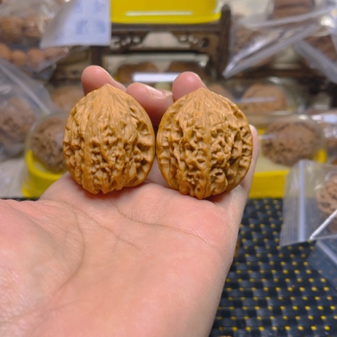 文玩核桃吊坠鸡心