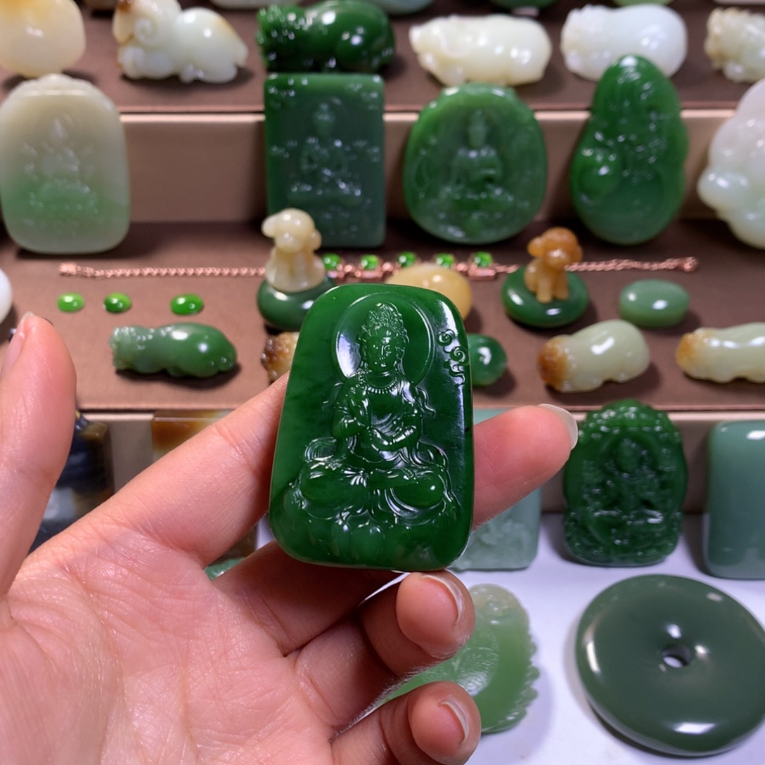 和田玉挂件未镶嵌霸*哥