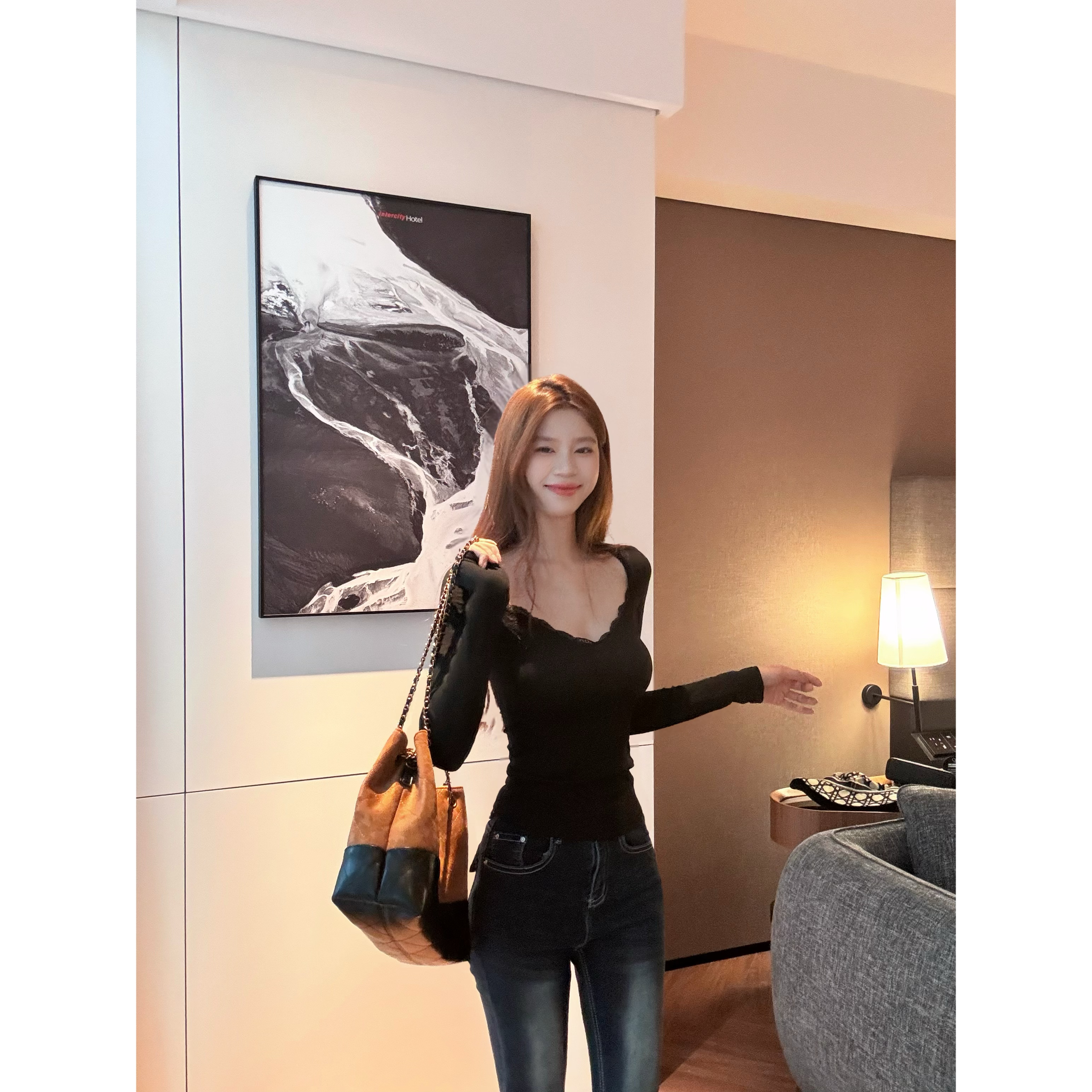 xiaowu 性感v领蕾丝拼接绑带上衣女设计感修身长袖打底衫内搭 B09