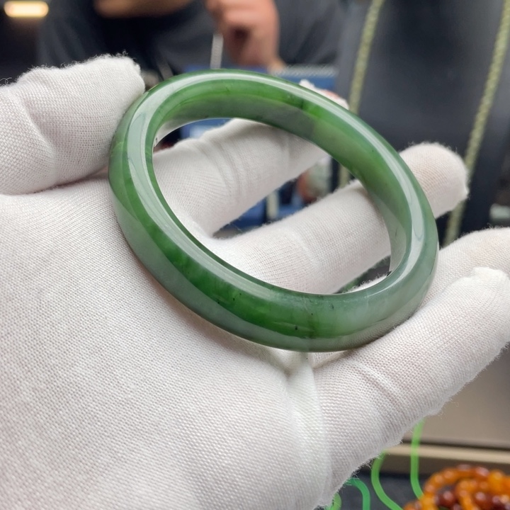 和田玉未镶嵌手镯碧玉半山水