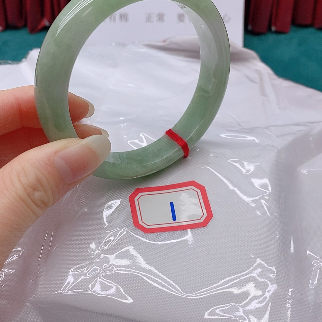 翡翠手镯未镶嵌独***忌01111111111111