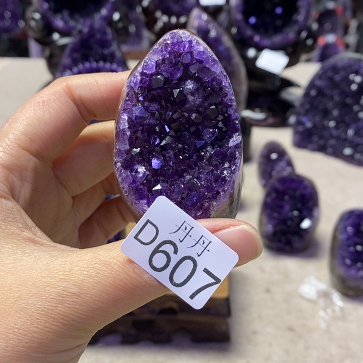 小***阿未镶嵌水晶大型摆件（非配饰）