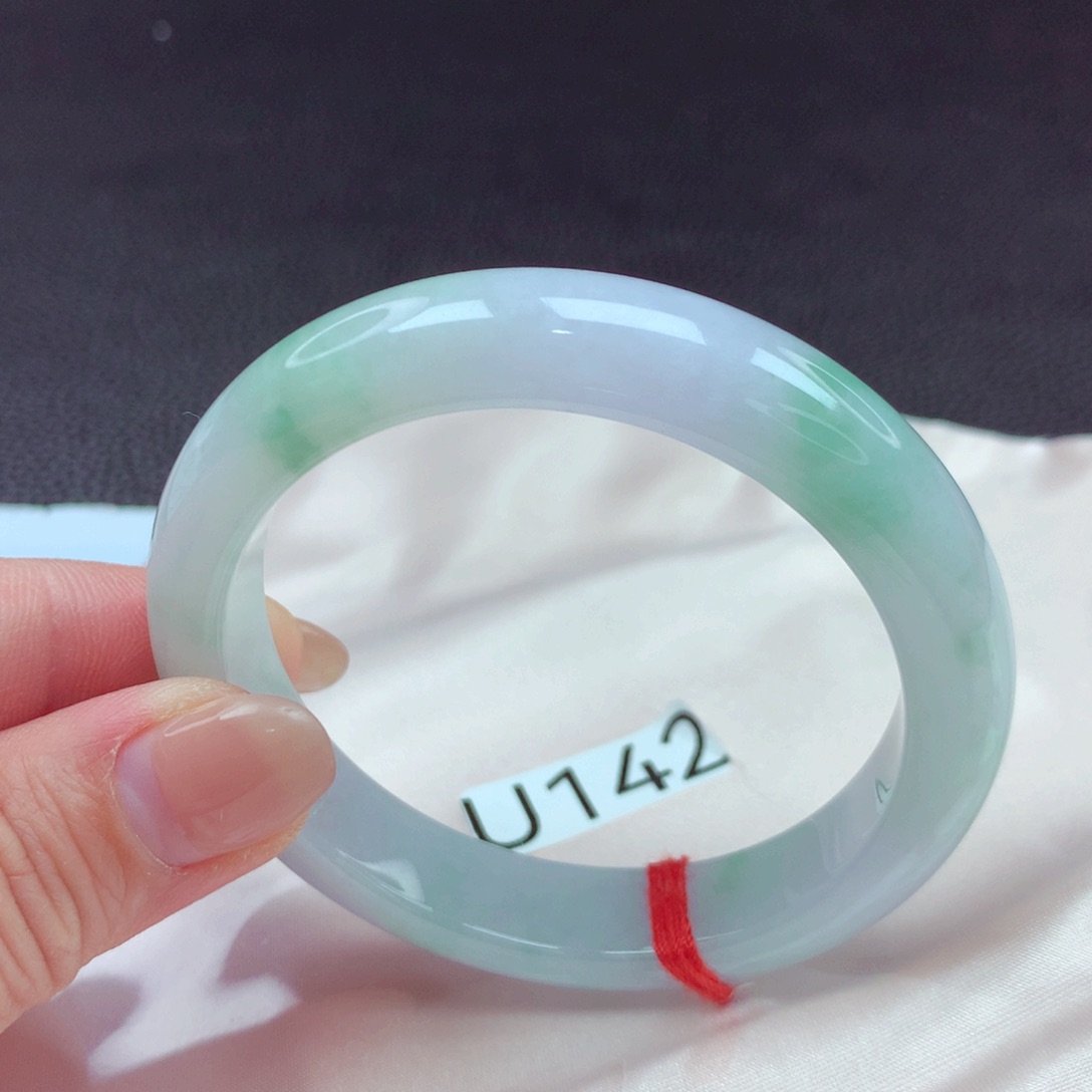 翡翠手镯未镶嵌手镯88