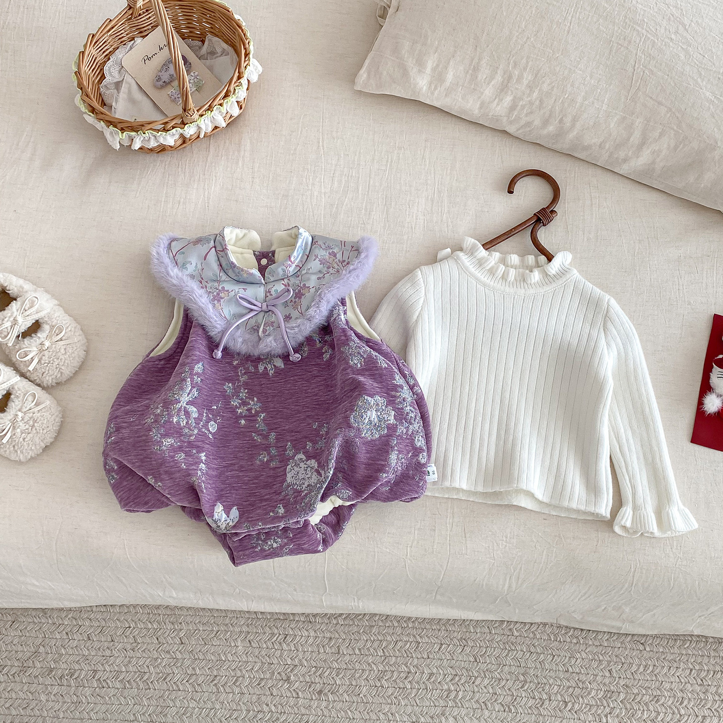 冬季新款婴幼儿加绒加厚新中式哈衣套装女宝连体衣毛衣两件套