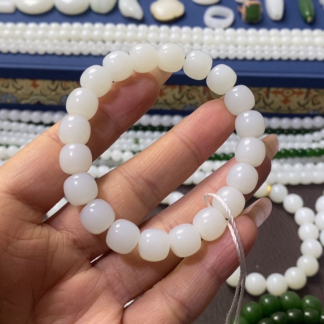 和田玉手链未镶嵌时**猫