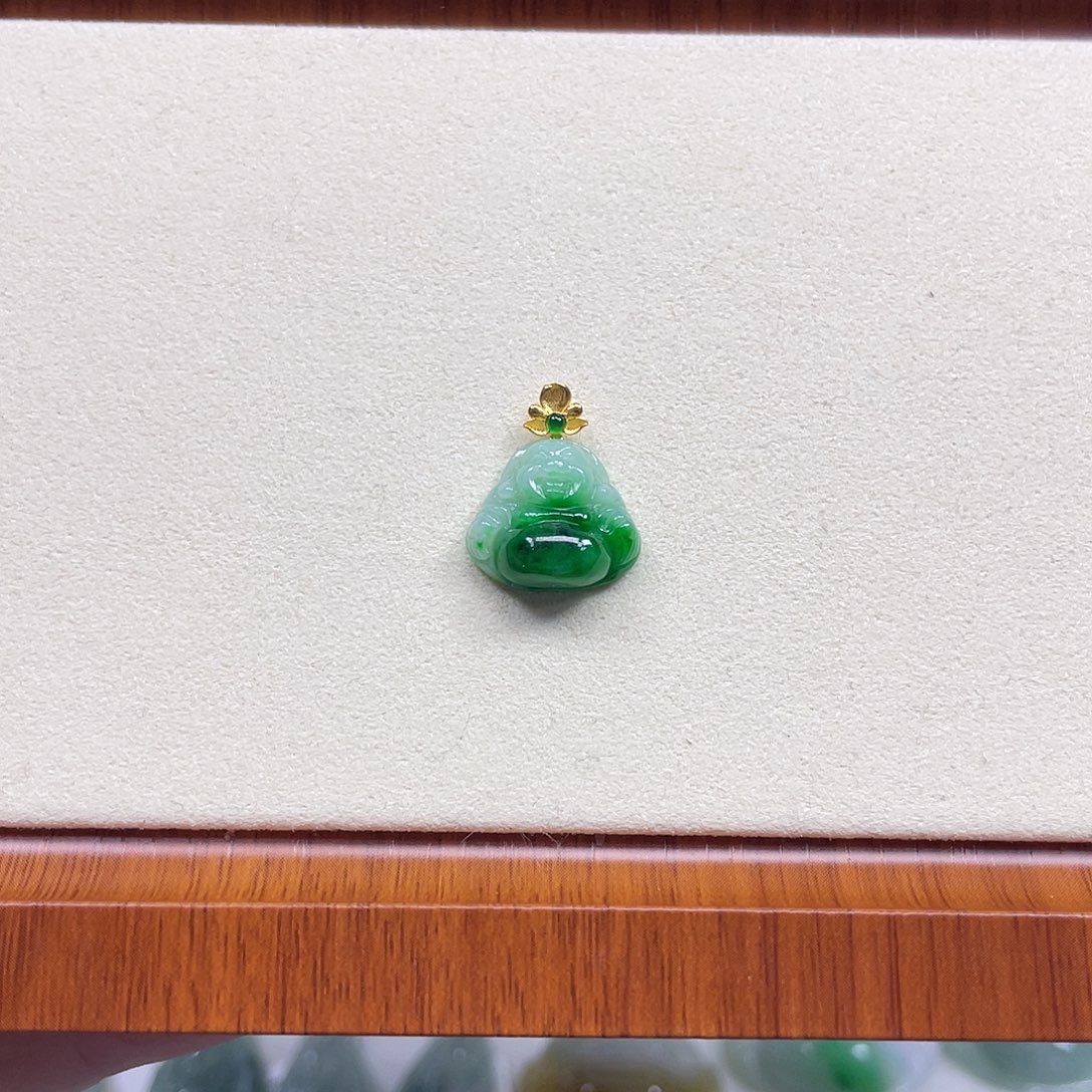 鱿***粥翡翠18K金镶嵌颈饰佛公