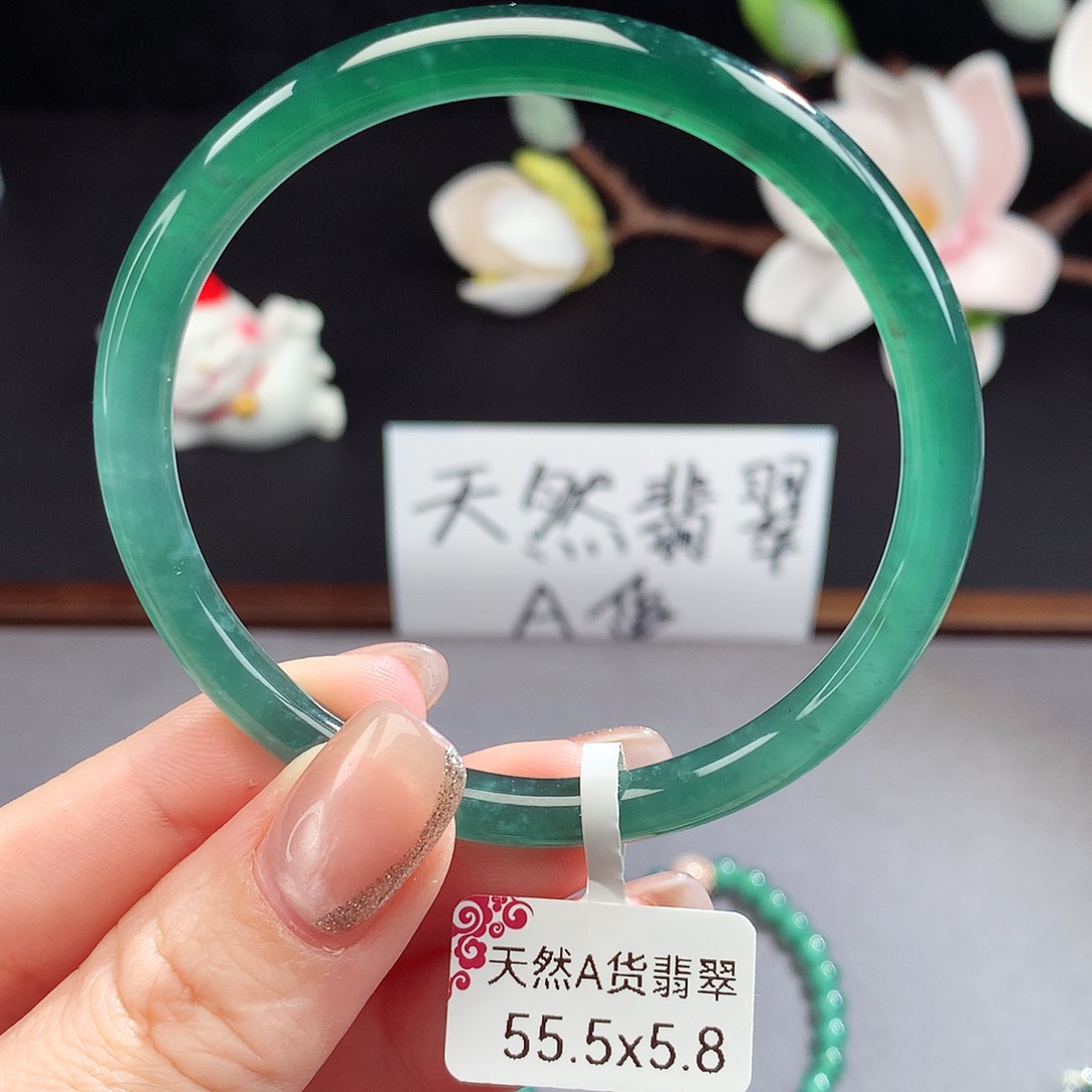 翡翠手镯（圆镯）未镶嵌