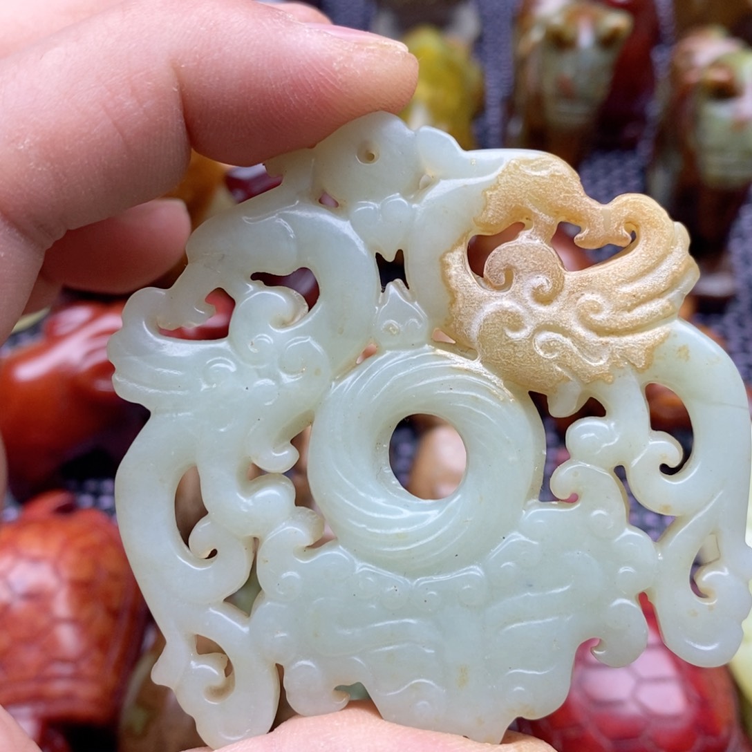 蛇纹石玉颈饰未镶嵌