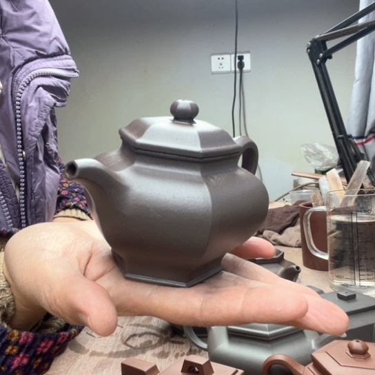 茶壶紫砂一**在天青紫泥