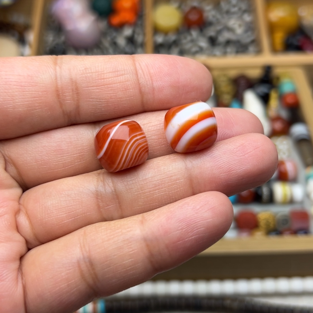 玛瑙/玉髓13mm红缠丝老型未镶嵌多样性发其中一颗