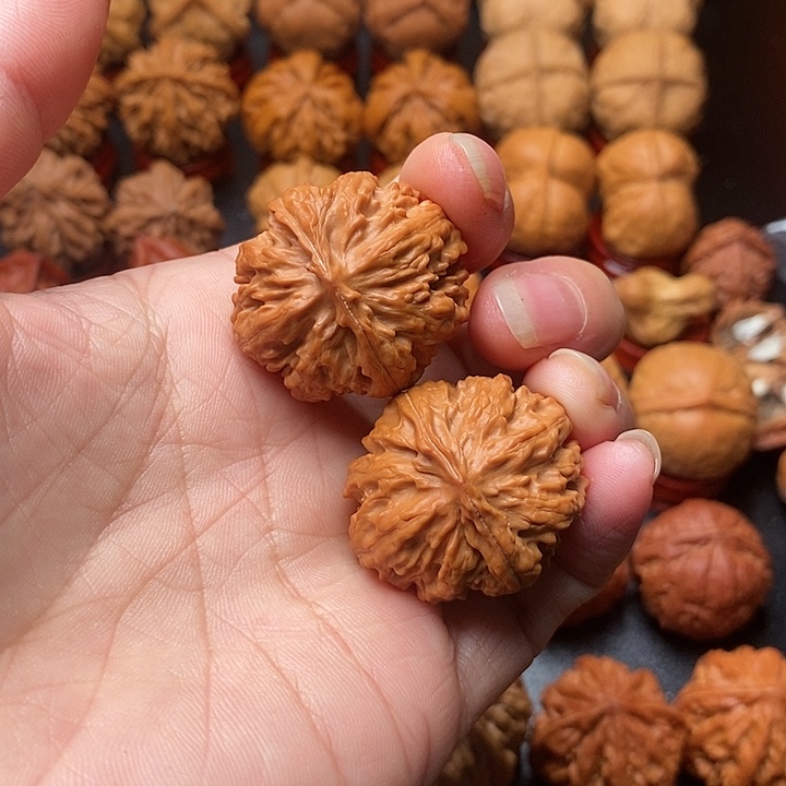 文玩核桃吊坠龙鳞纹