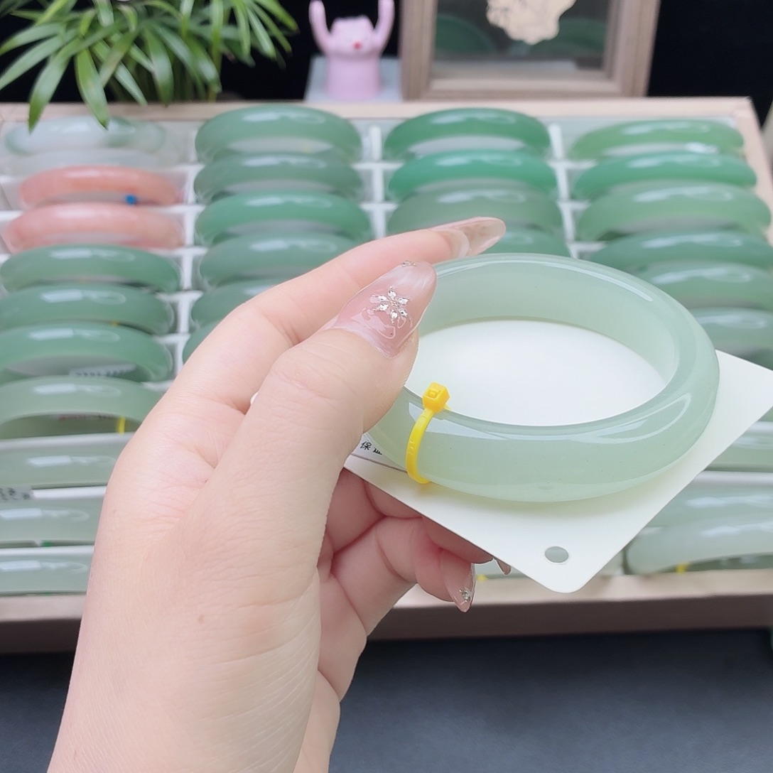 石英质玉未镶嵌手镯