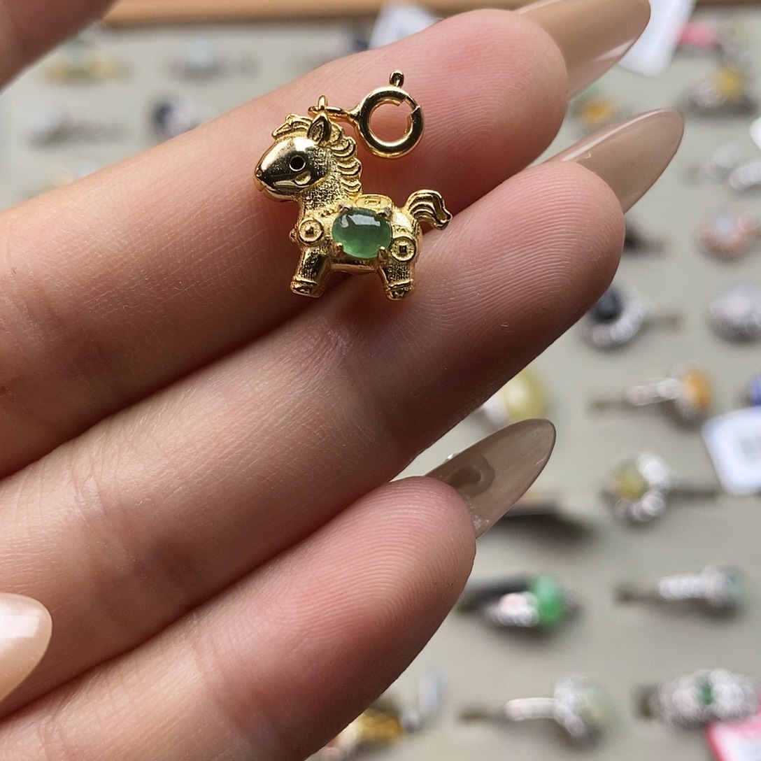 翡翠未镶嵌戒指翡翠