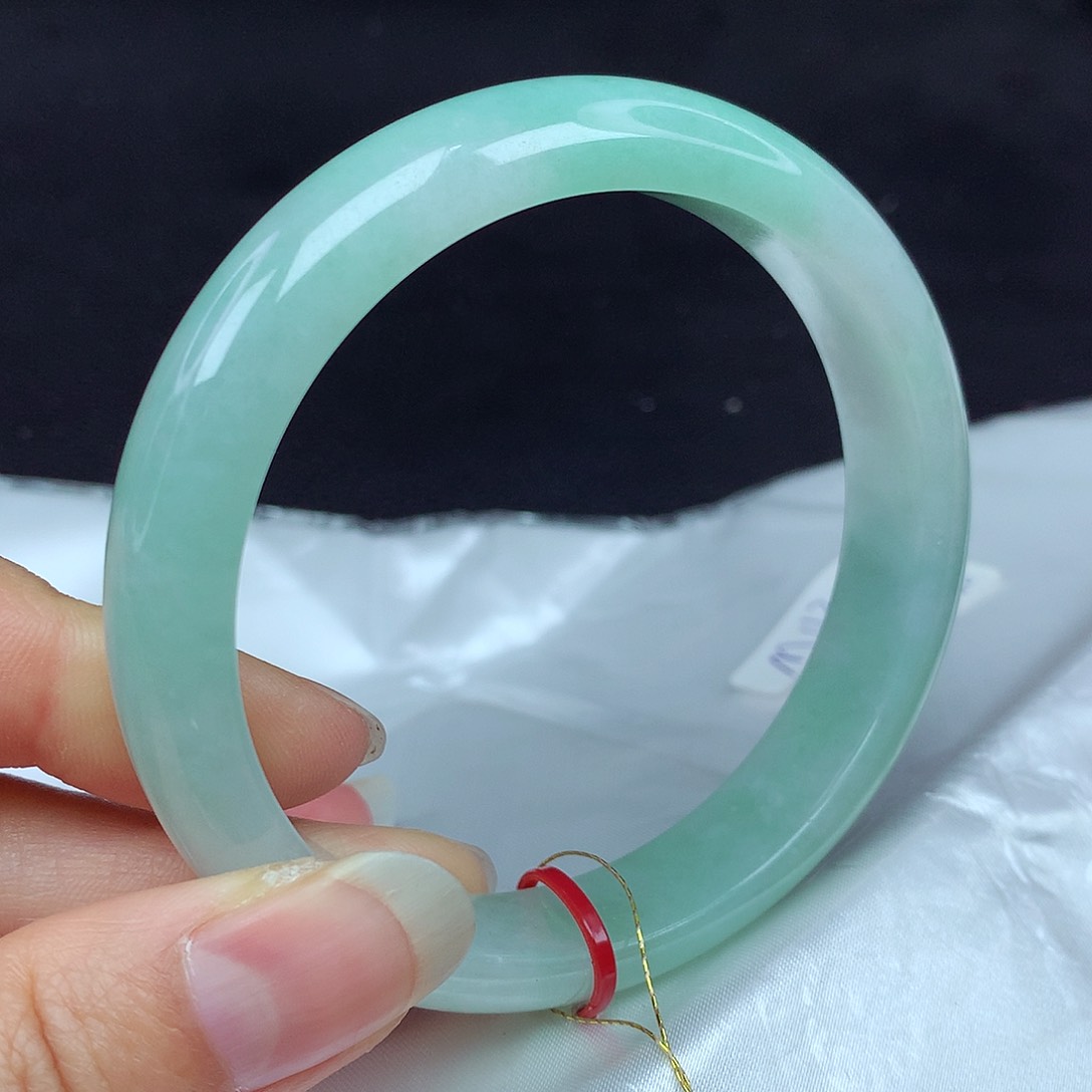 翡翠手镯未镶嵌62圈+252