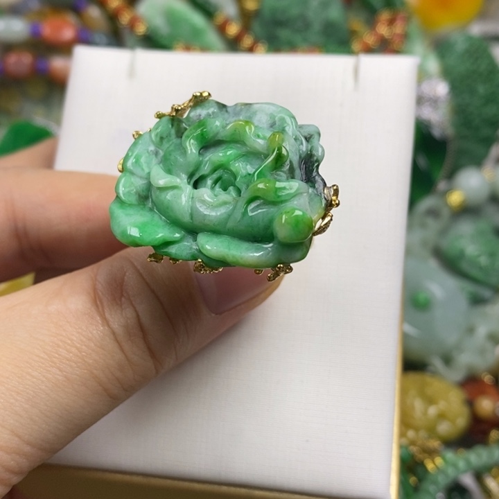 翡翠未镶嵌吊坠(赠链)