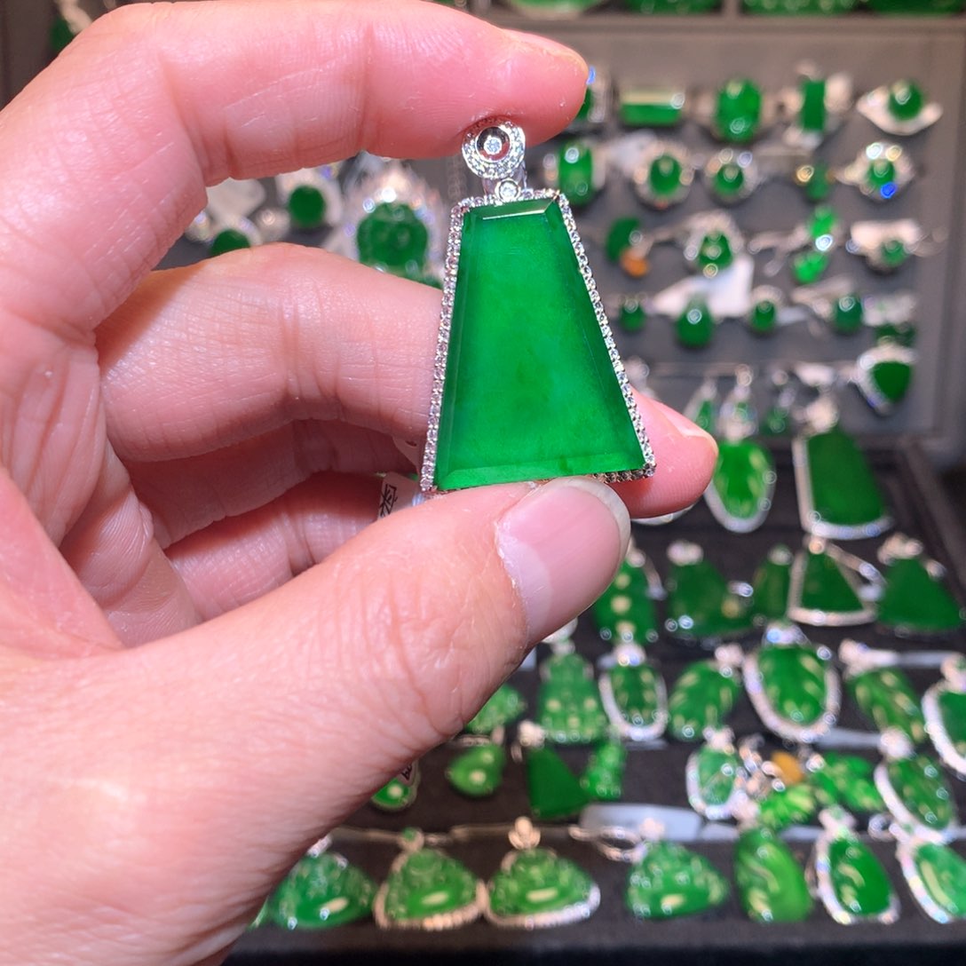 翡翠吊坠(不含链)18K金镶嵌天然翡翠