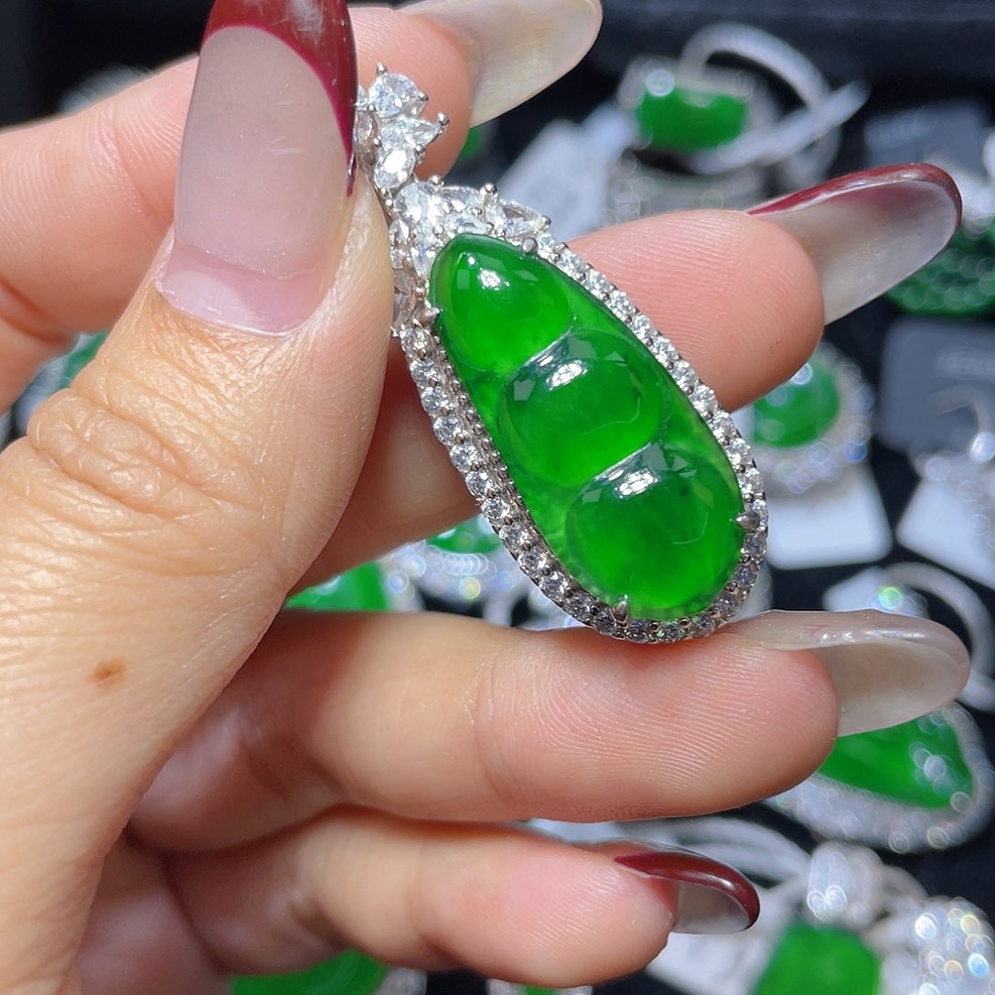 翡翠颈饰银S925镶嵌翡翠