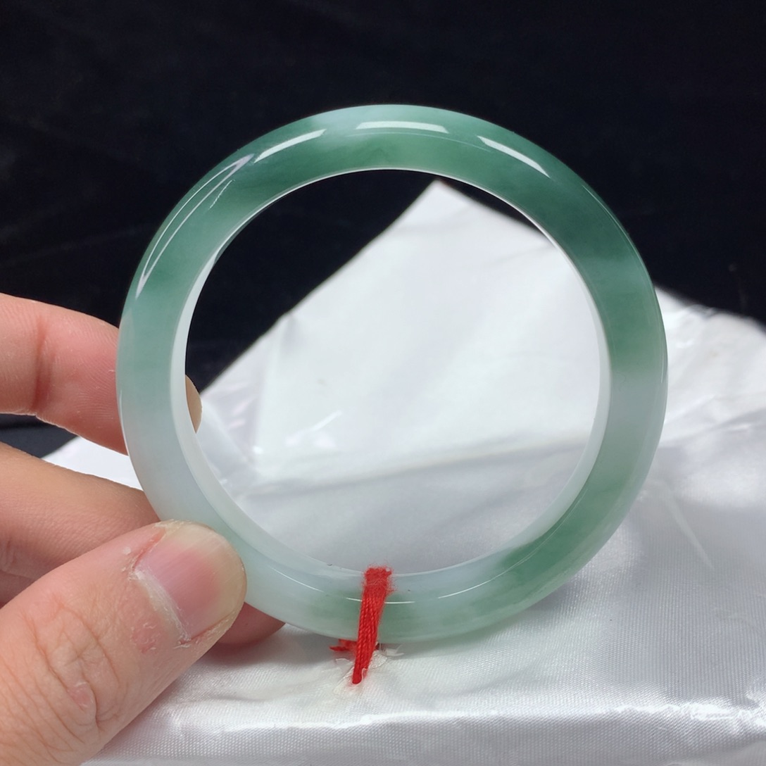 翡翠手镯（圆镯）未镶嵌55.1