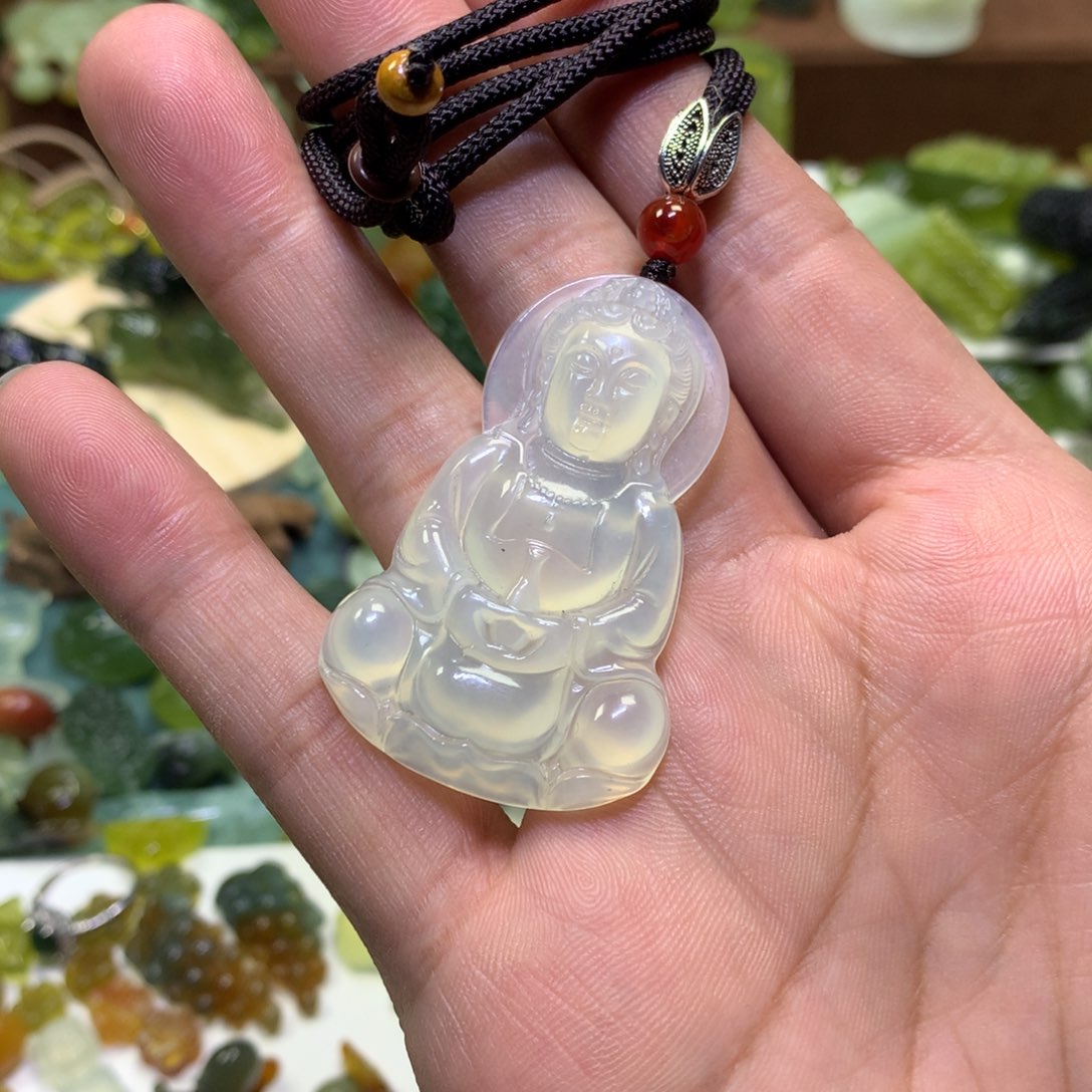 岫玉颈饰未镶嵌观音