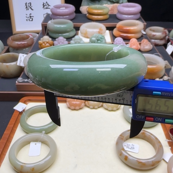 石英岩玉未镶嵌手镯