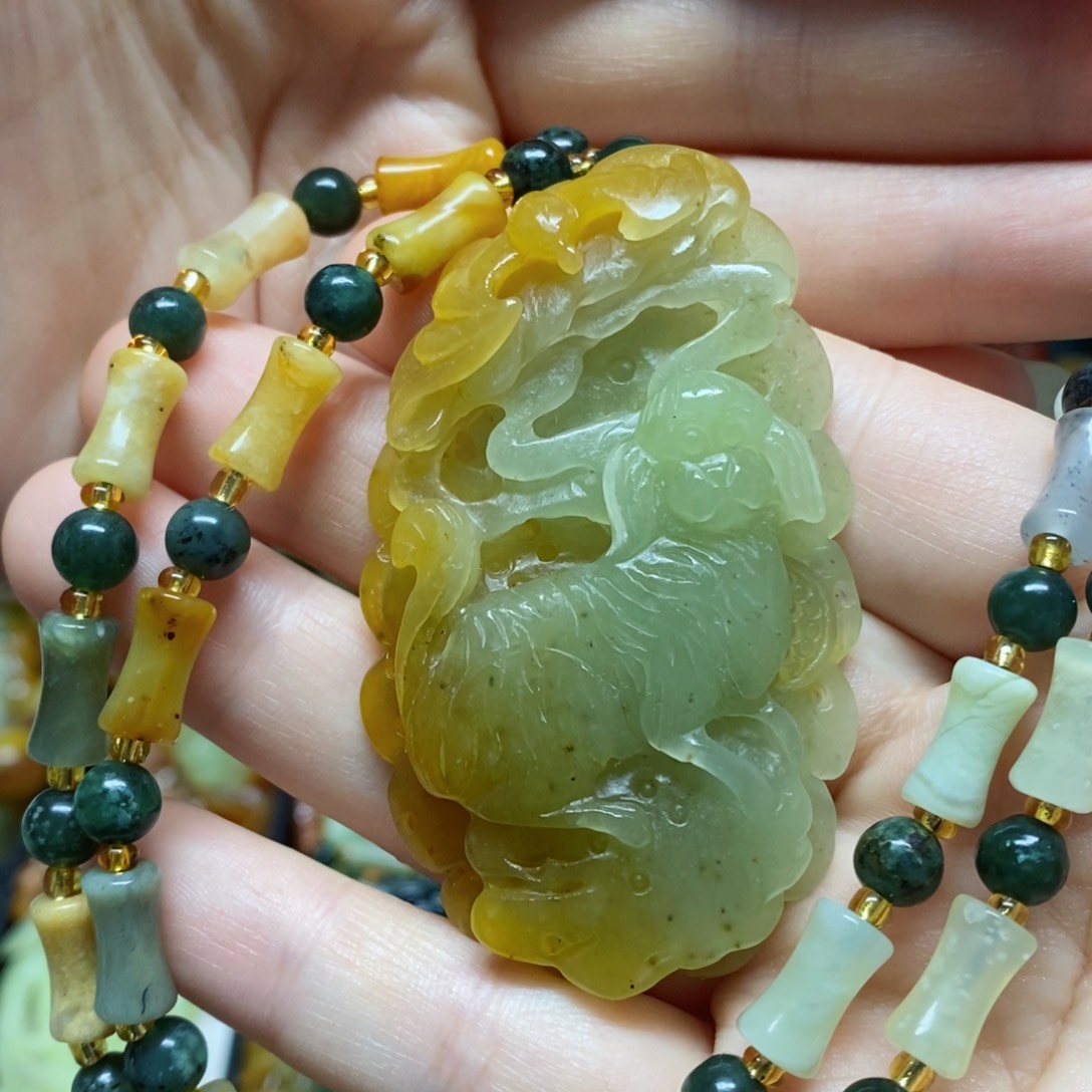 岫玉吊坠(赠链)未镶嵌