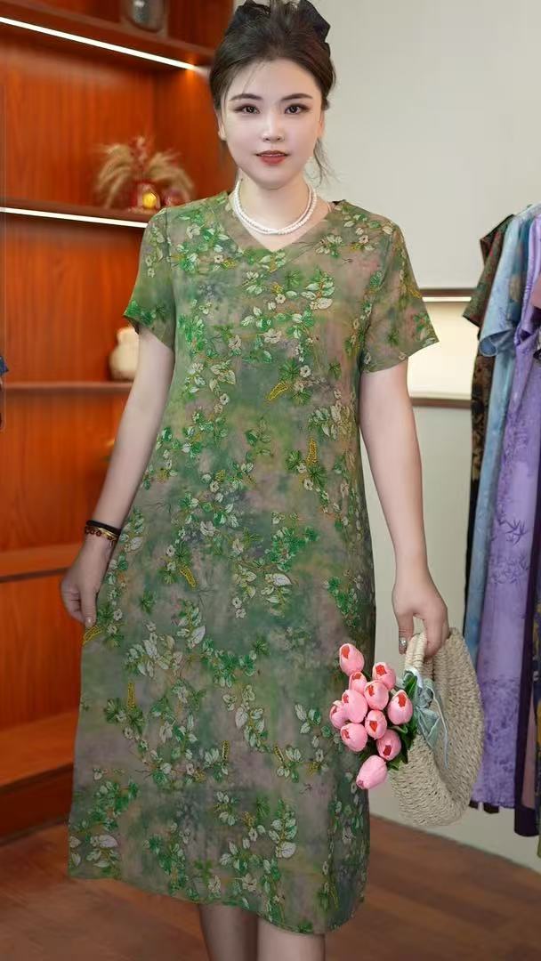 【绿色小花】2025夏季新款时尚气质显瘦百搭洋气中长款连衣裙