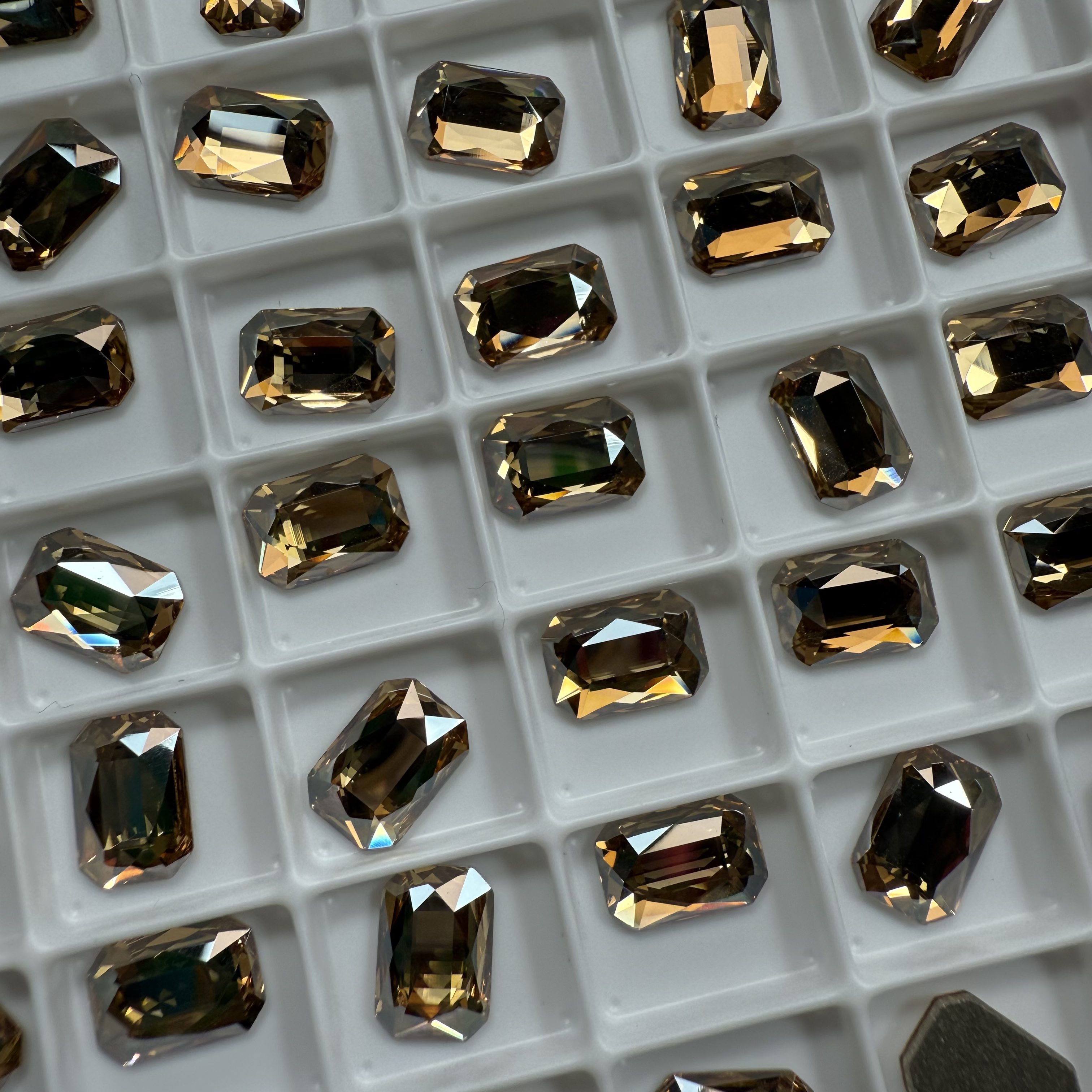 新品 华子美甲钻  四颗价格 金色魅影八角美甲钻