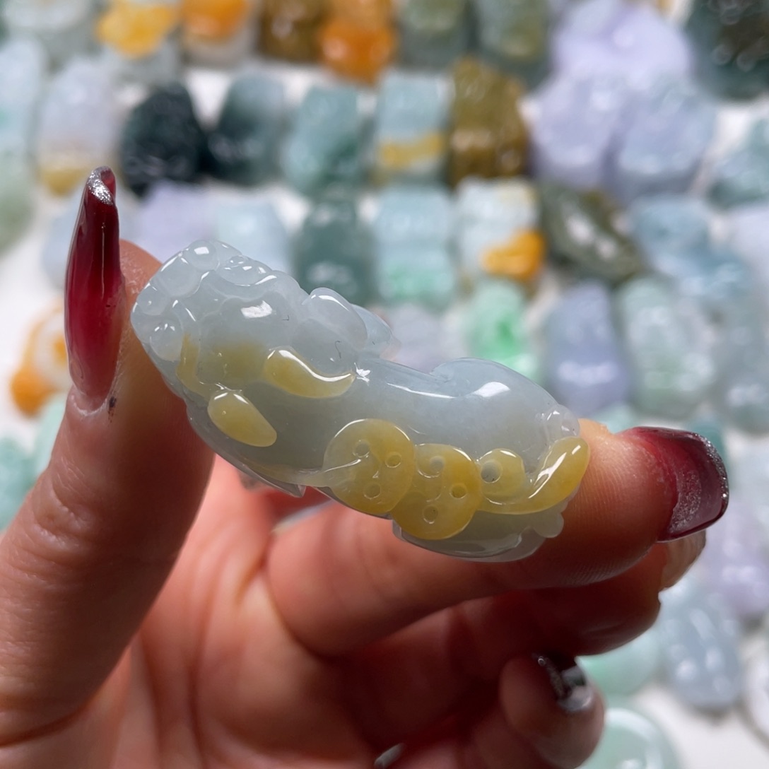 翡翠吊坠(赠链)未镶嵌