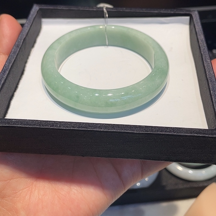 翡翠未镶嵌手镯翡翠手镯