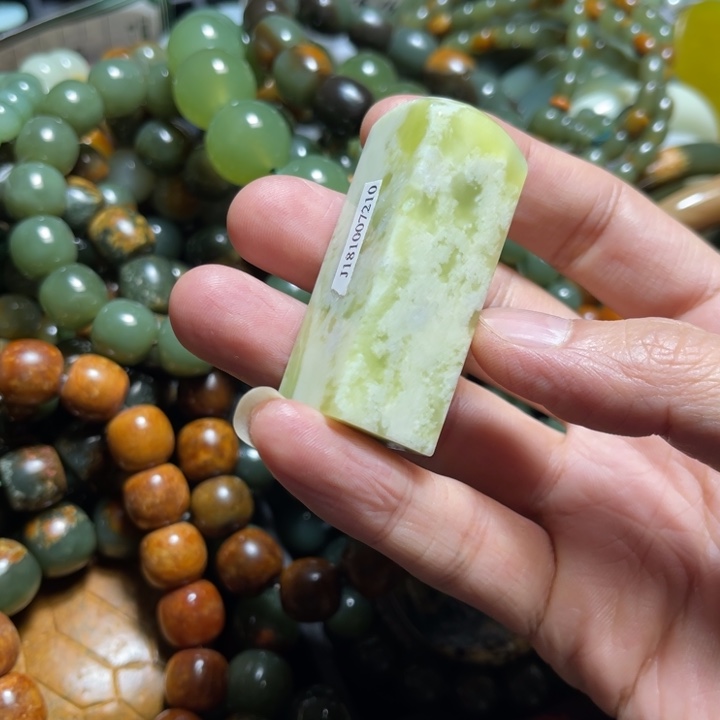 蛇纹石玉未镶嵌手链