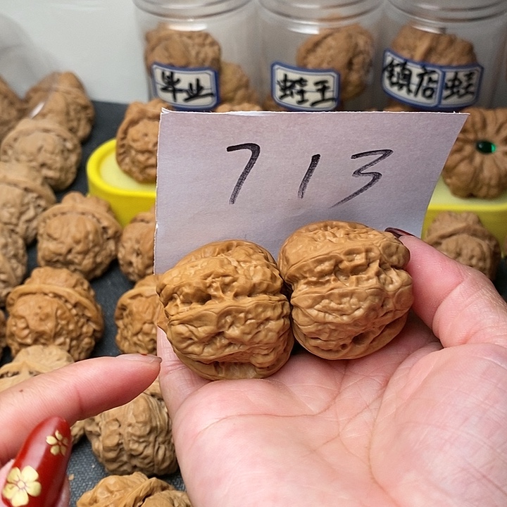 葫***儿核桃蛤蟆的眼睛也是