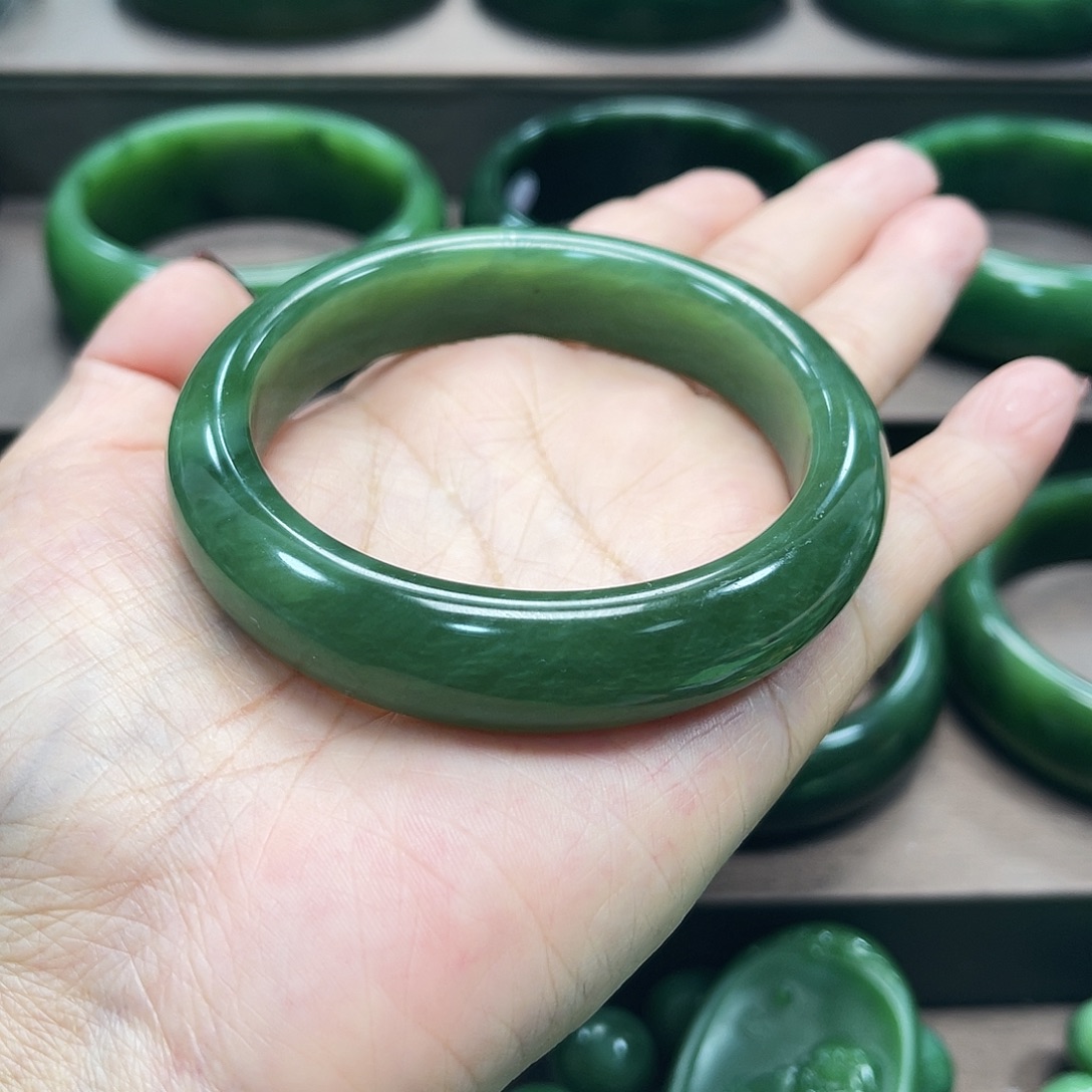 和田玉（碧玉）未镶嵌手镯