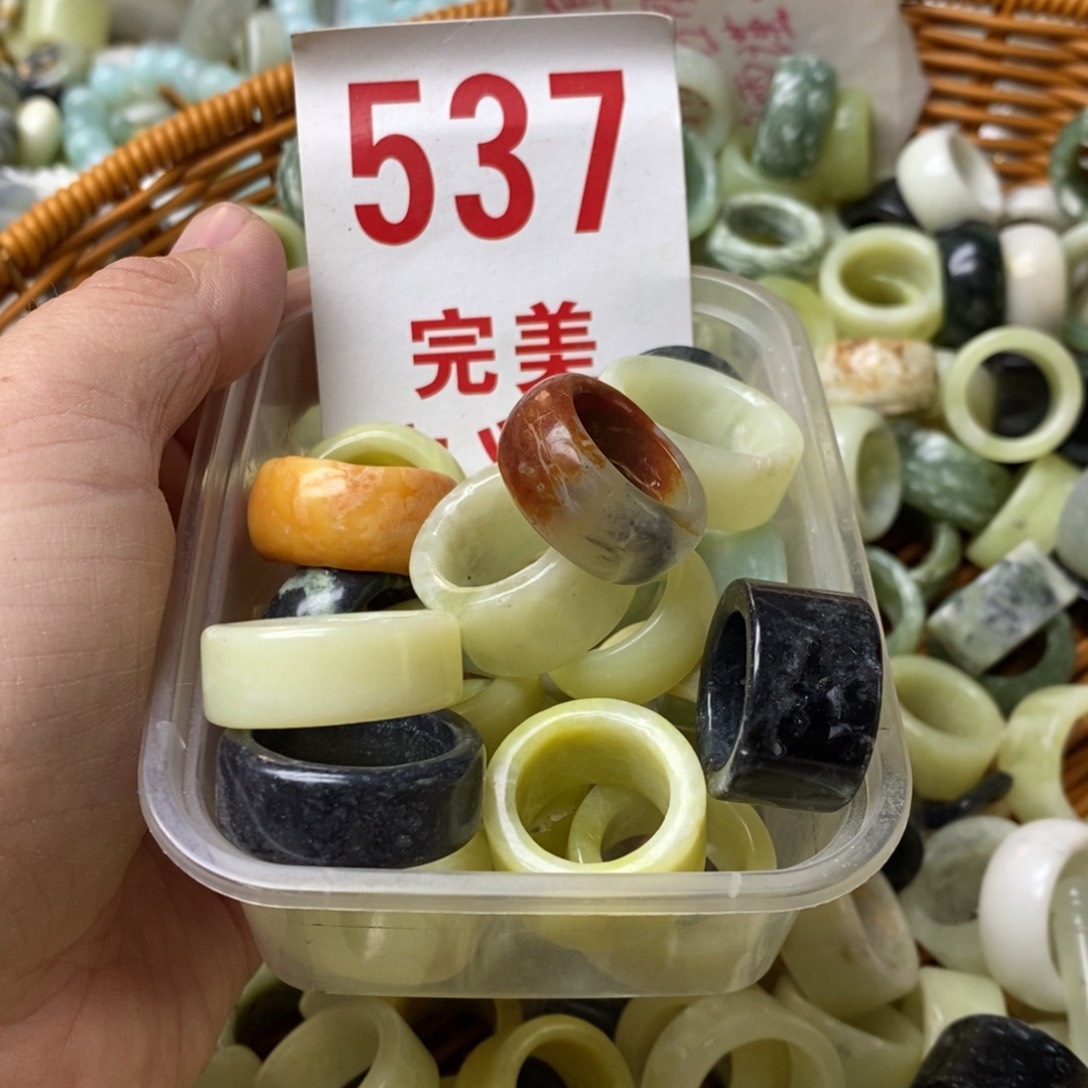 蛇纹石玉挂坠未镶嵌