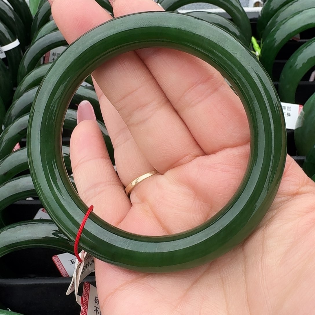 和田玉（碧玉）未镶嵌手镯