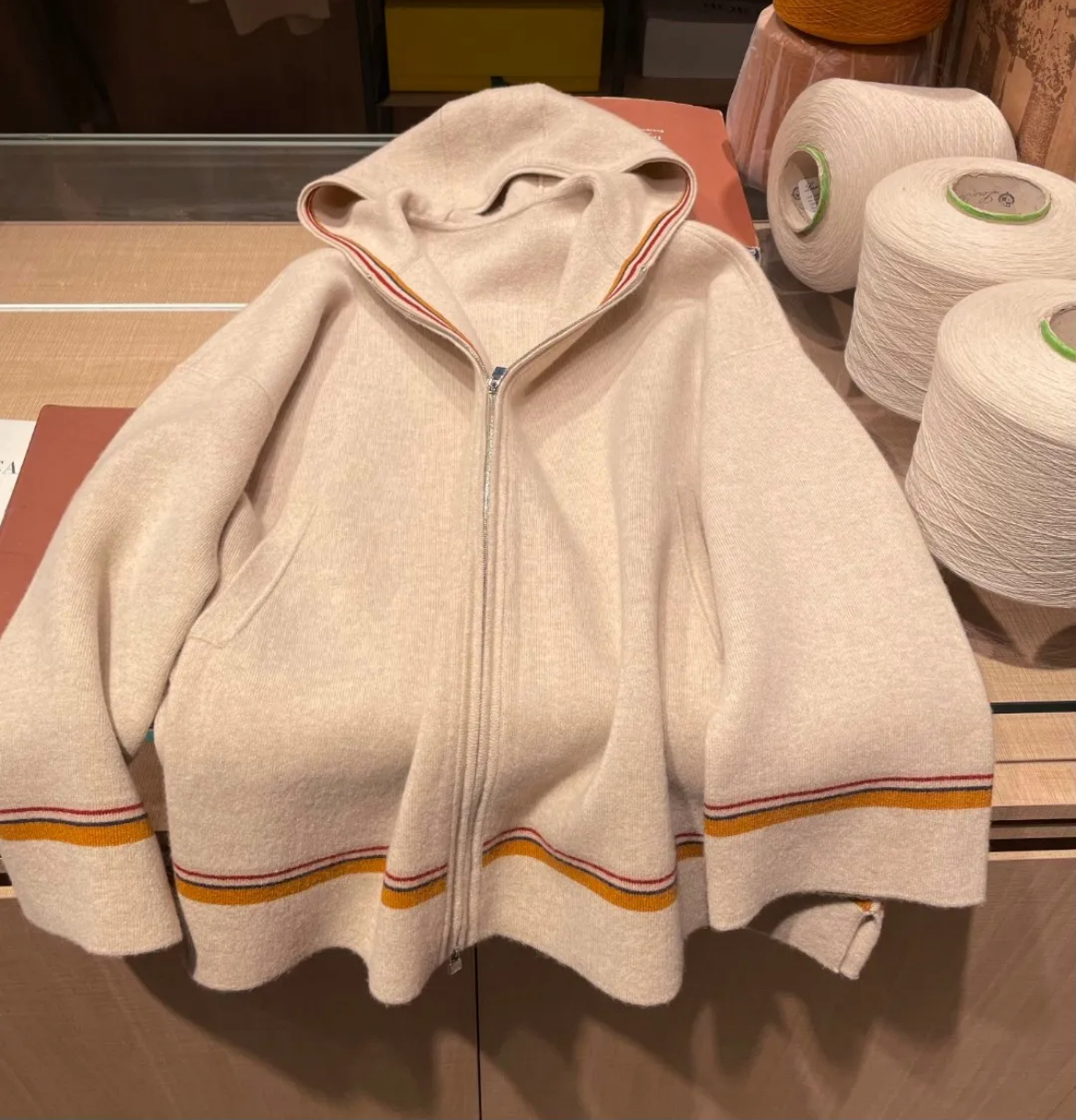 空气层重磅100山羊绒斗篷拉链带帽衫