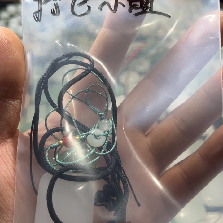 石英质玉未镶嵌颈饰