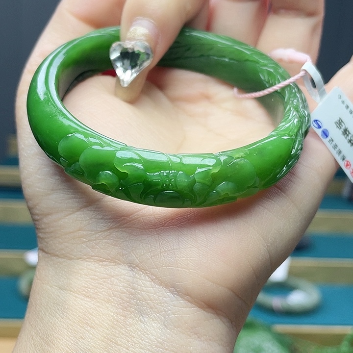 和田玉手镯58圈口。编号92未镶嵌劉***?