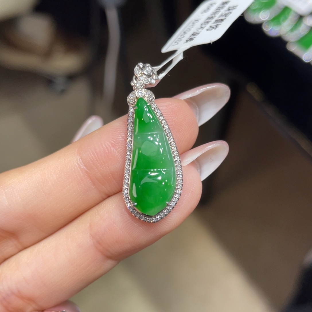 翡翠颈饰18K金镶嵌天然缅甸翡翠a货