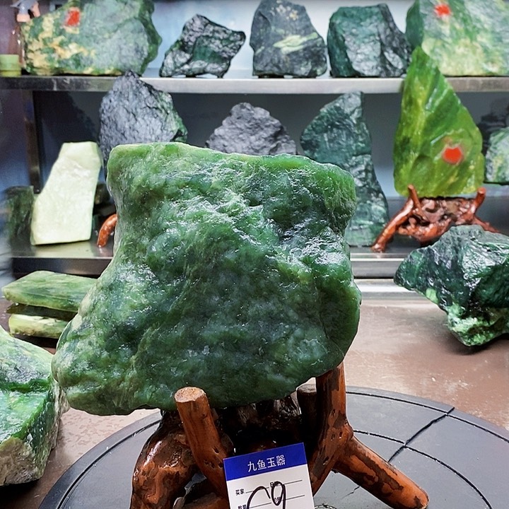 蛇纹石玉原石未镶嵌自*
