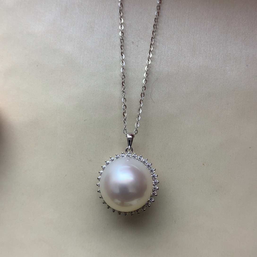 海水珍珠颈饰18K金镶嵌13-14澳白太阳花吊坠