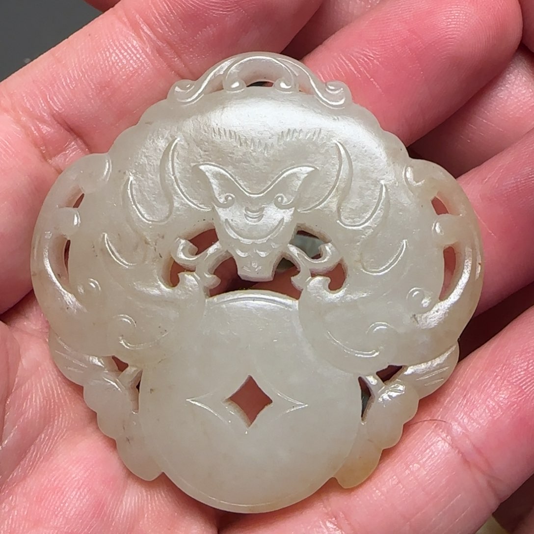 和田玉把件未镶嵌飞**悠