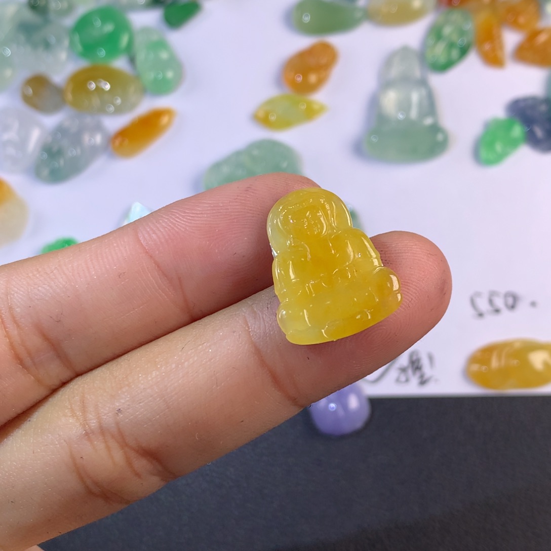 翡翠颈饰未镶嵌观音