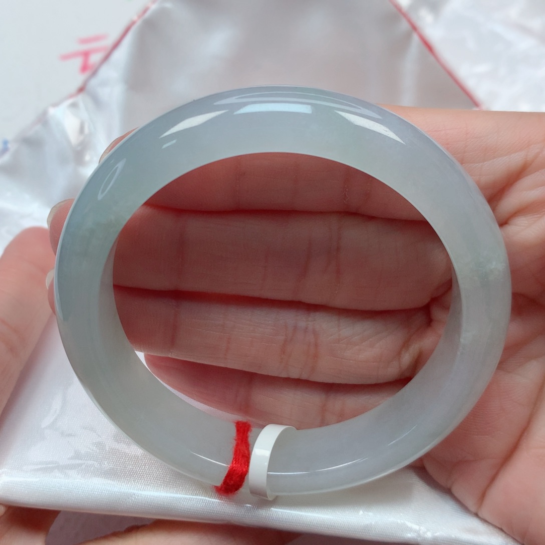 翡翠手镯未镶嵌56圈 冰胶润