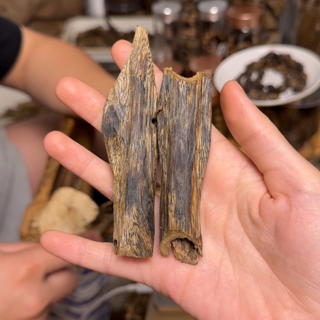 沉香碎屑沉香白棋块料17克