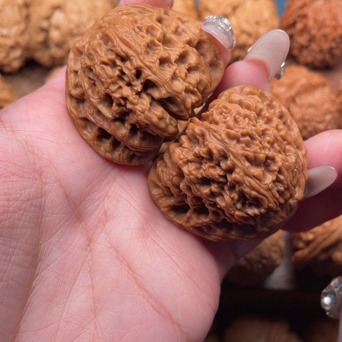 文玩核桃吊坠全品，红皮粗棱南疆41