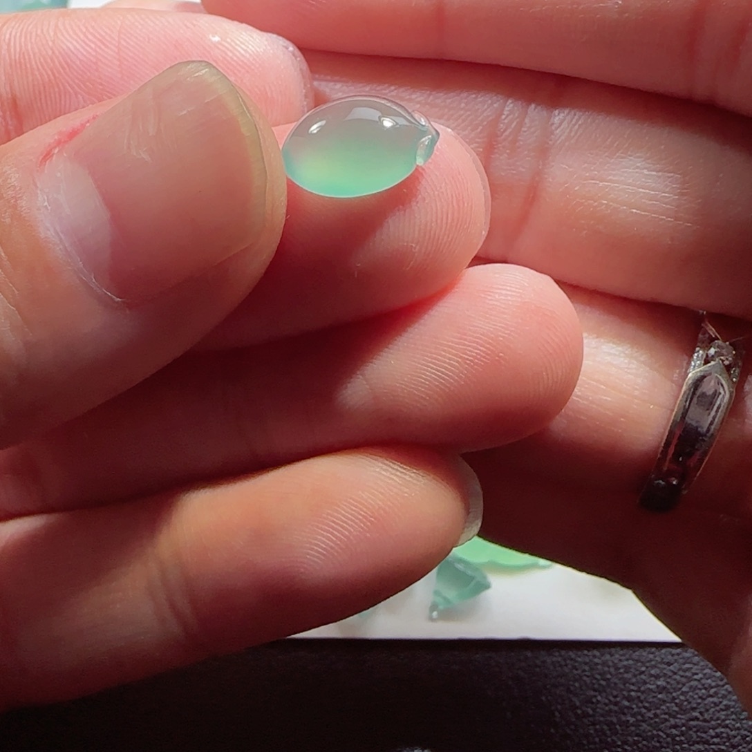 定制翡翠未镶嵌缅甸天然翡翠桃子